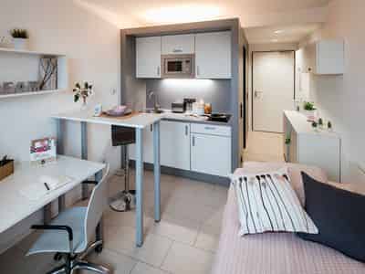 Amenities?w=400&h=260&fit=crop&q=40&auto=format&trim=auto