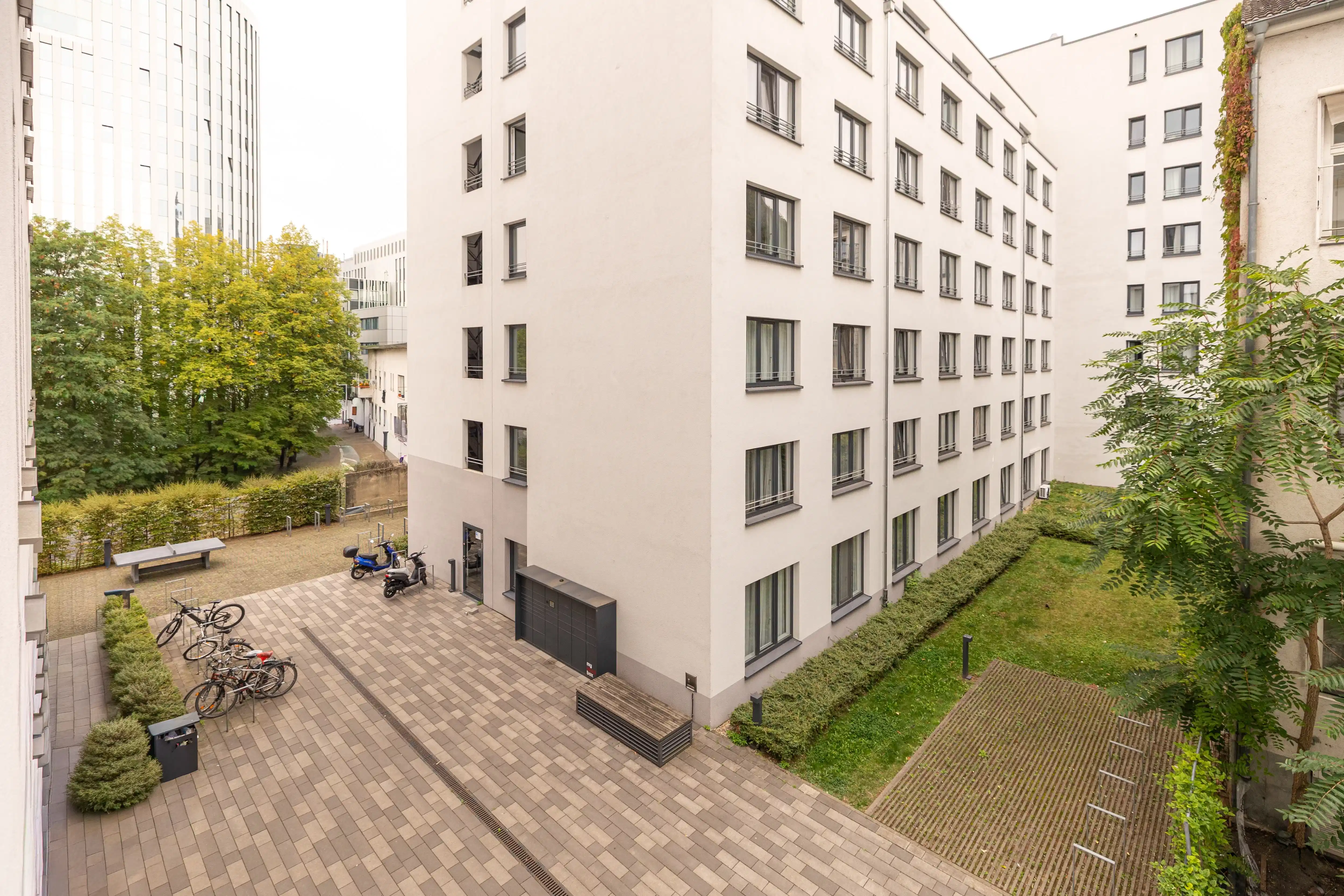 Yugo Urbanum, Frankfurt image 17