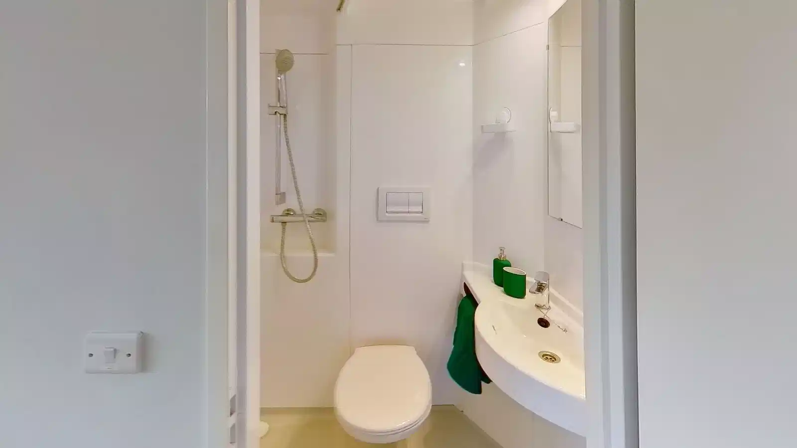 Amenities?w=400&h=260&fit=crop&q=40&auto=format&trim=auto
