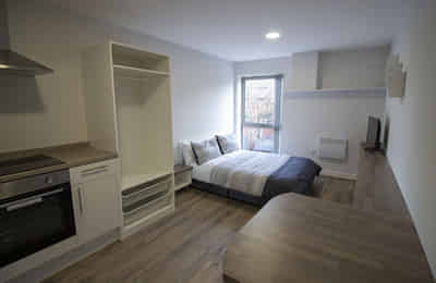 Bedroom?w=400&h=260&fit=crop&q=40&auto=format&trim=auto