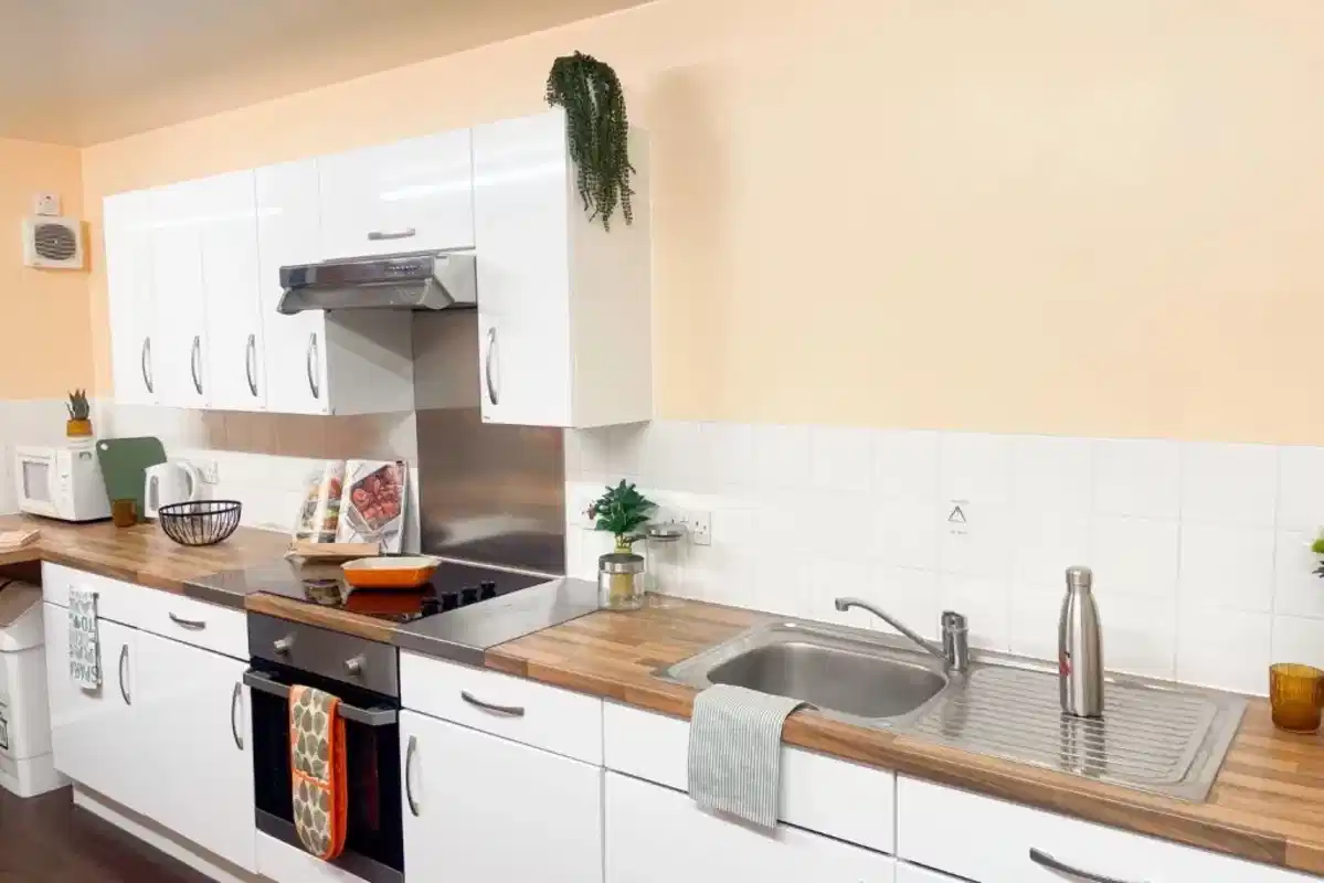 Amenities?w=400&h=260&fit=crop&q=40&auto=format&trim=auto