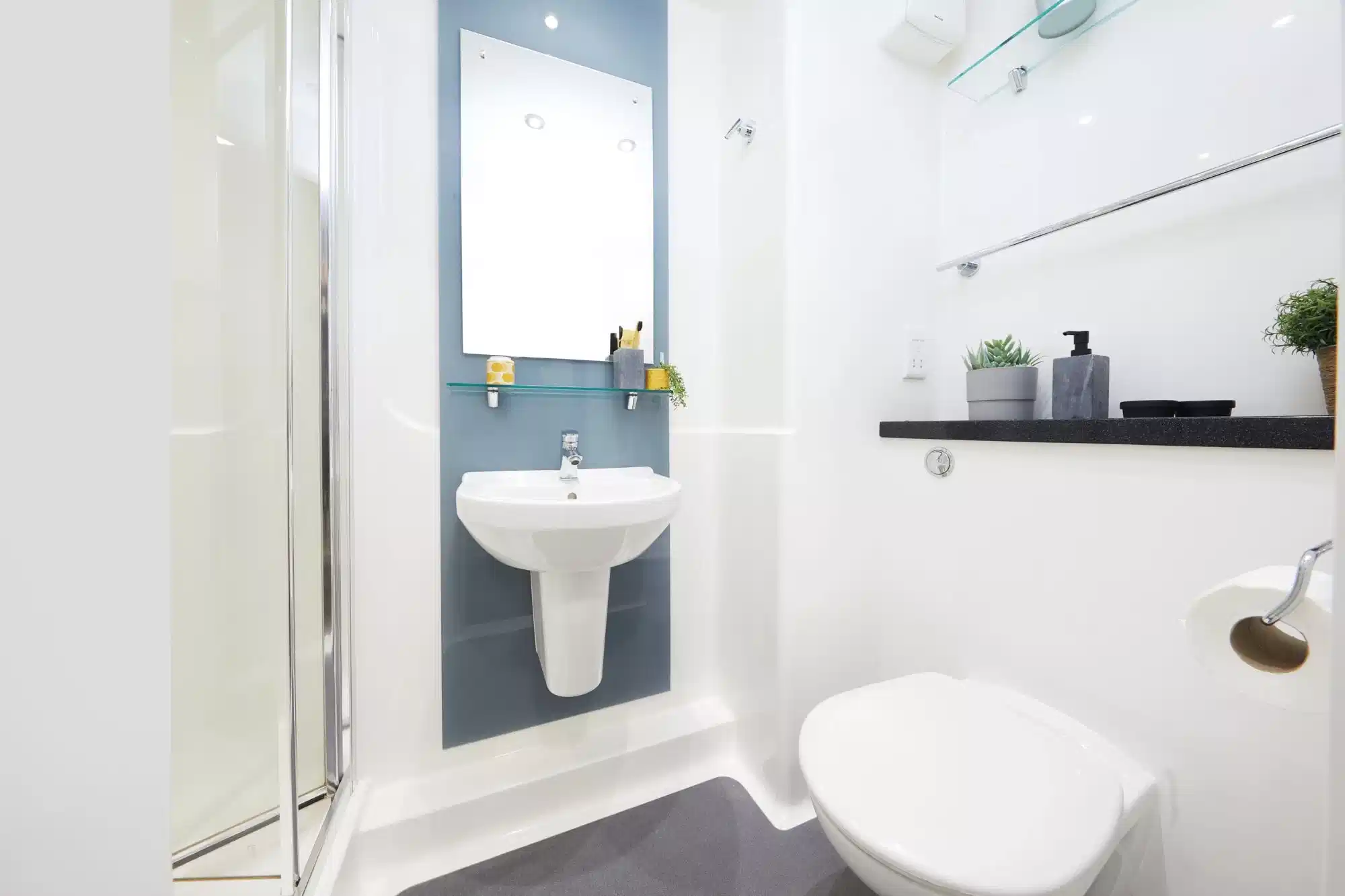 Amenities?w=400&h=260&fit=crop&q=40&auto=format&trim=auto