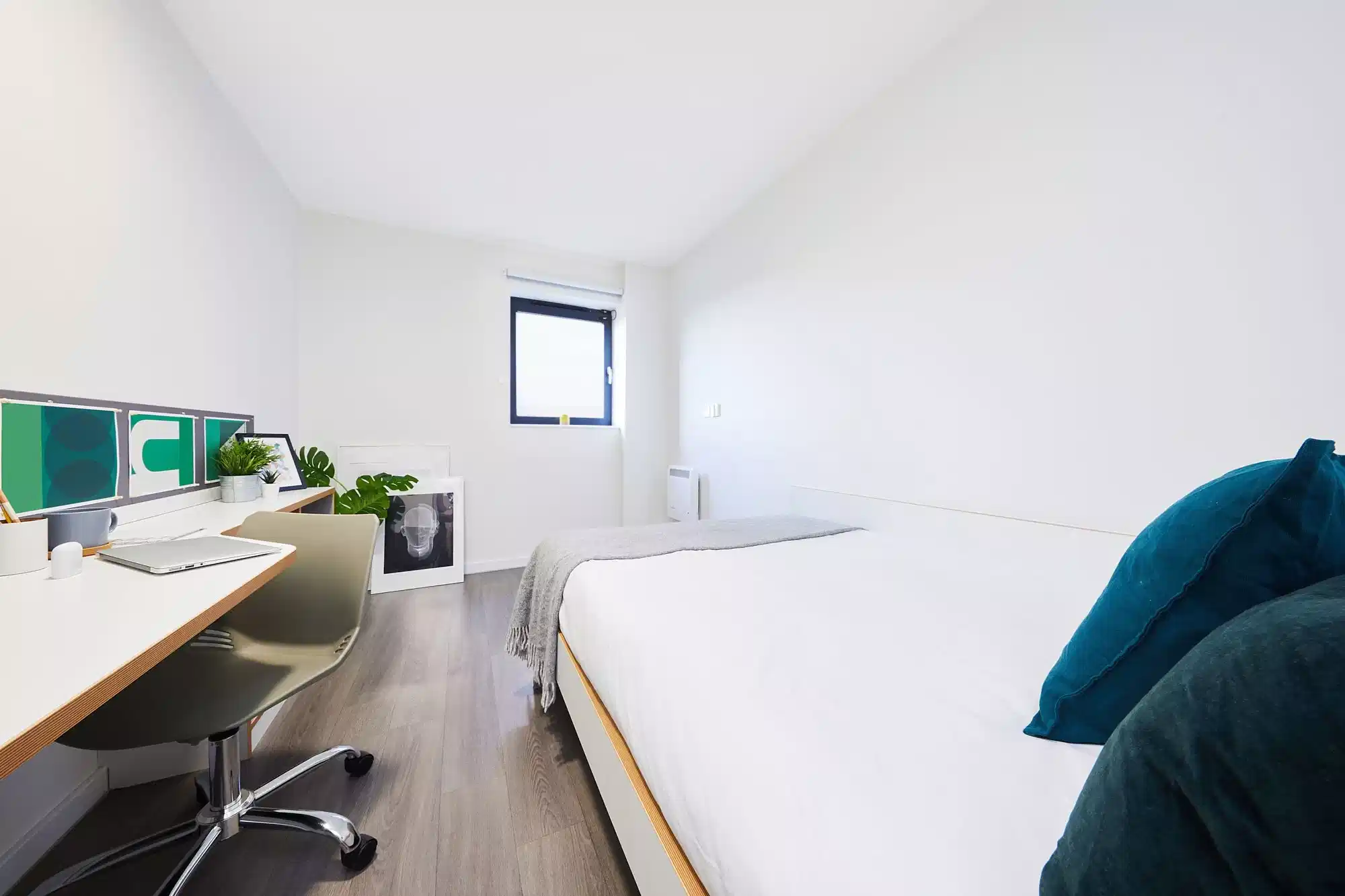 Amenities?w=400&h=260&fit=crop&q=40&auto=format&trim=auto