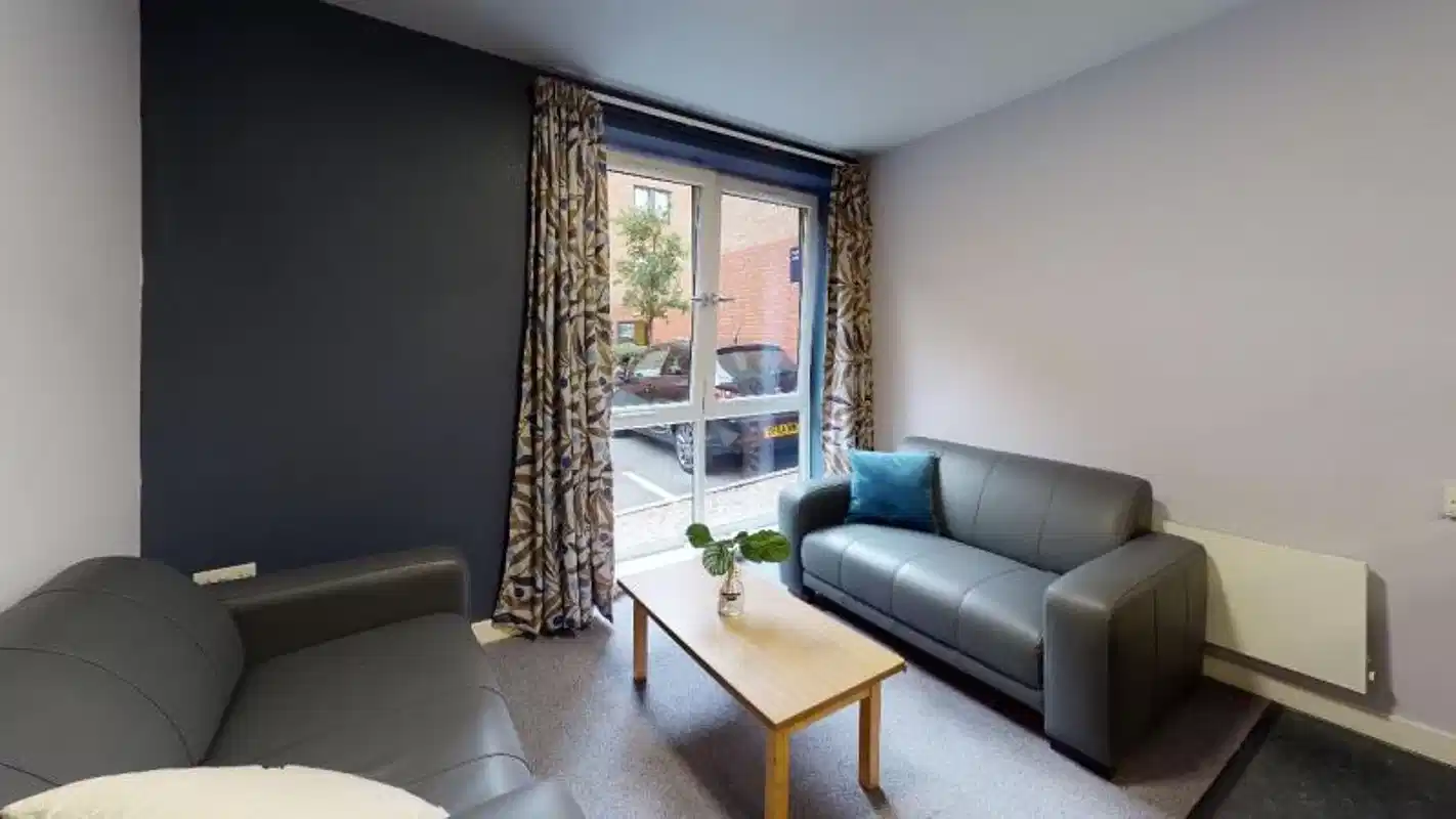 Exterior?w=400&h=260&fit=crop&q=40&auto=format&trim=auto