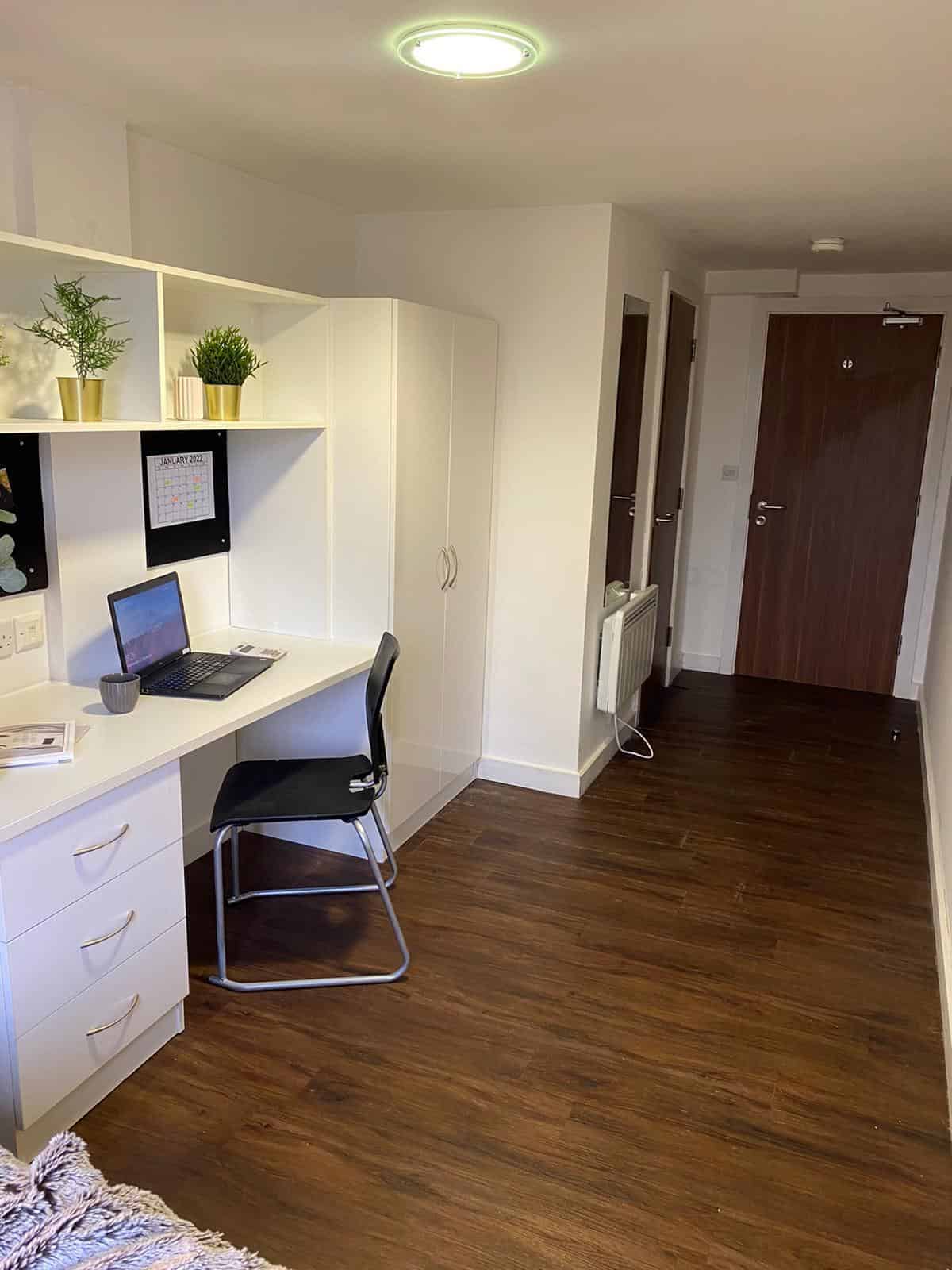 Kitchen?w=400&h=260&fit=crop&q=40&auto=format&trim=auto