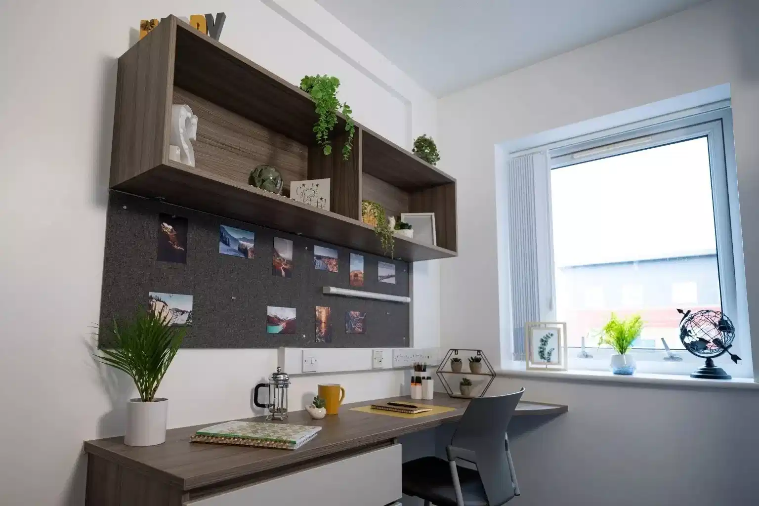 Amenities?w=400&h=260&fit=crop&q=40&auto=format&trim=auto