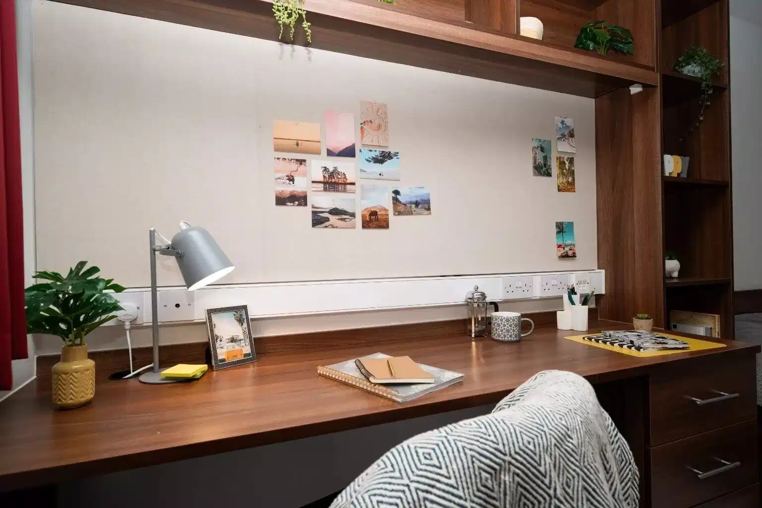 Floor Plan?w=400&h=260&fit=crop&q=40&auto=format&trim=auto