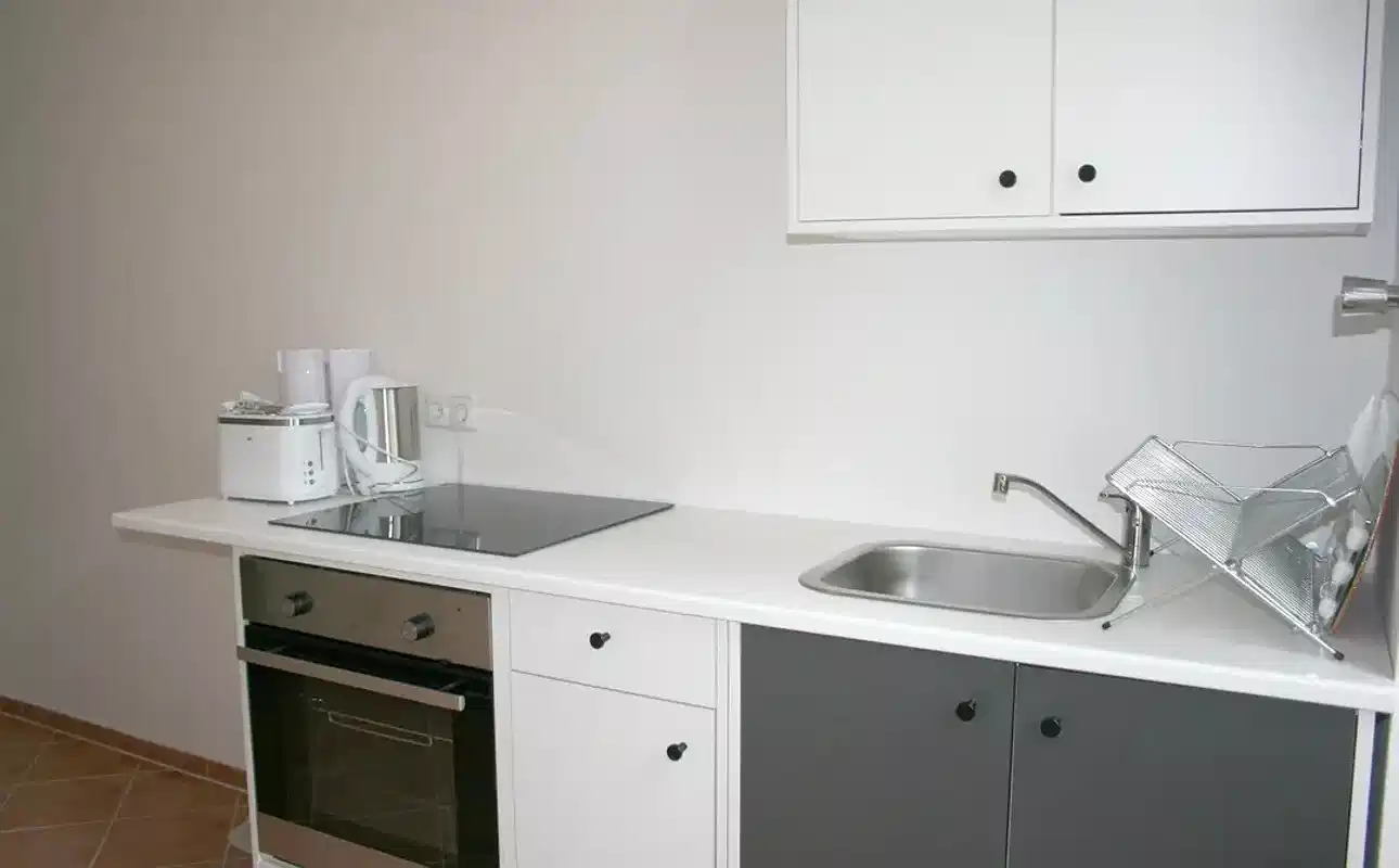 Common Area?w=400&h=260&fit=crop&q=40&auto=format&trim=auto