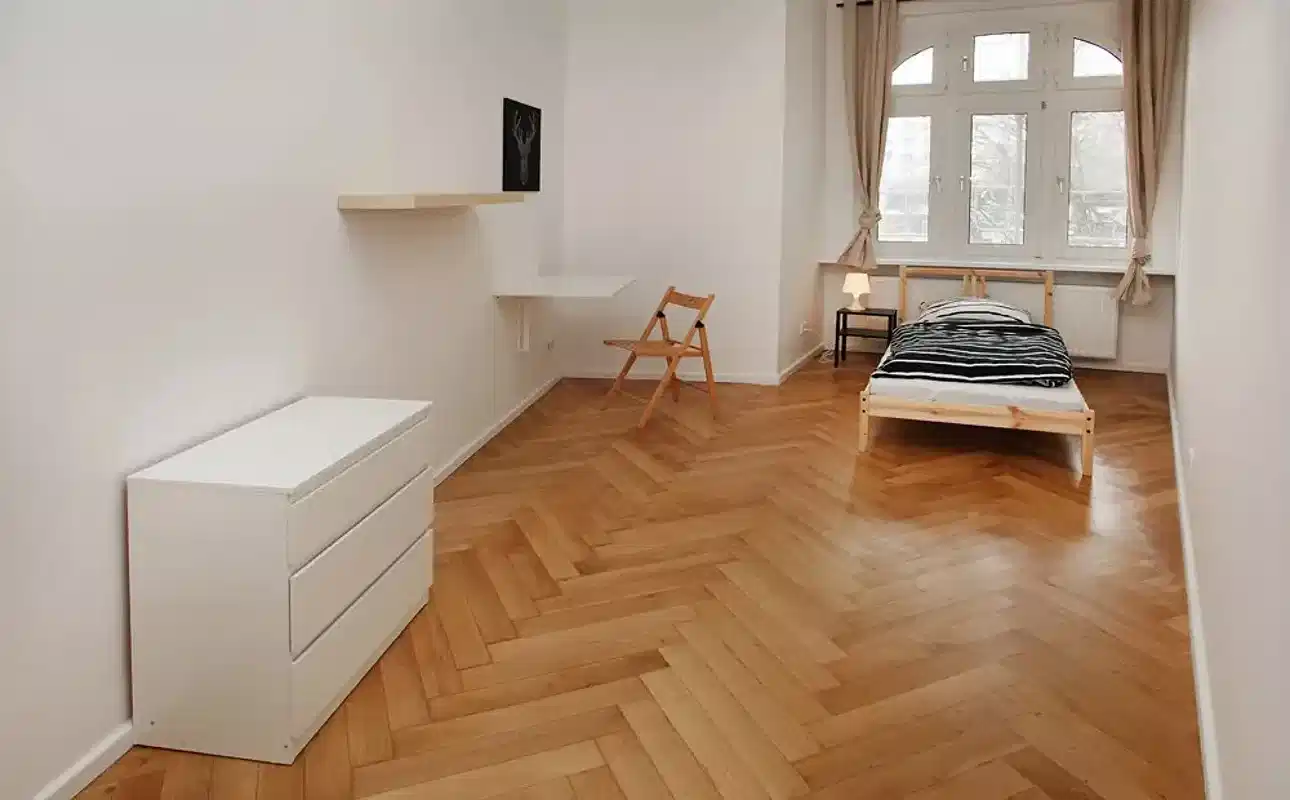 Exterior?w=400&h=260&fit=crop&q=40&auto=format&trim=auto