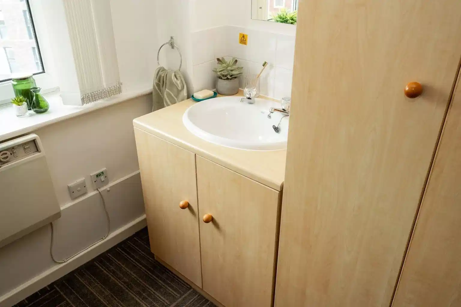 Kitchen?w=400&h=260&fit=crop&q=40&auto=format&trim=auto