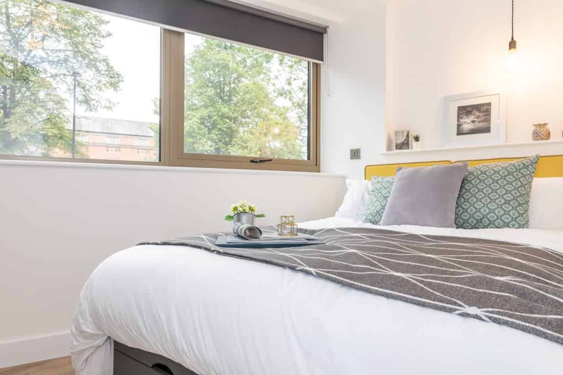 Exterior?w=400&h=260&fit=crop&q=40&auto=format&trim=auto