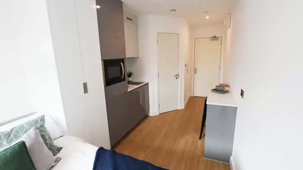 Amenities?w=400&h=260&fit=crop&q=40&auto=format&trim=auto