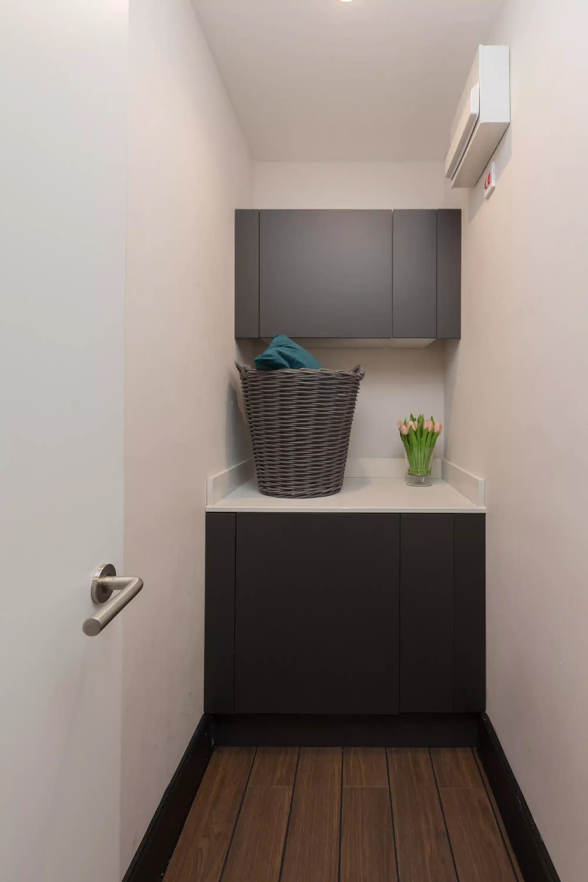 Exterior?w=400&h=260&fit=crop&q=40&auto=format&trim=auto