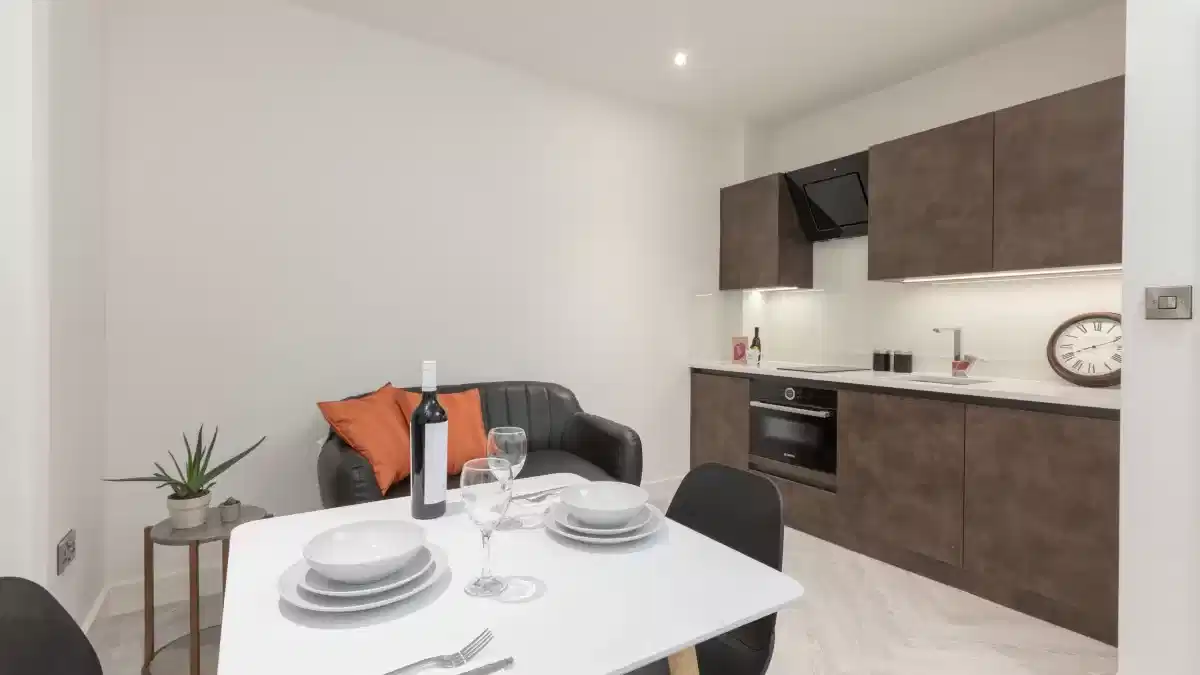 Studio Apartment (Medium) - Bathroom?w=400&h=260&fit=crop&q=40&auto=format&trim=auto