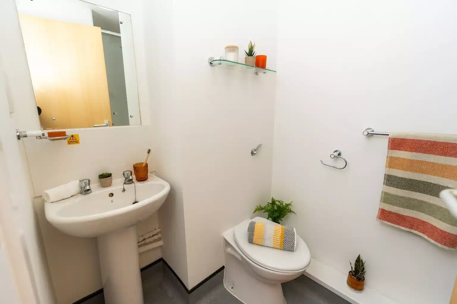Tramways, Salford - Salford, England, United Kingdom - Double Ensuite - Bathroom