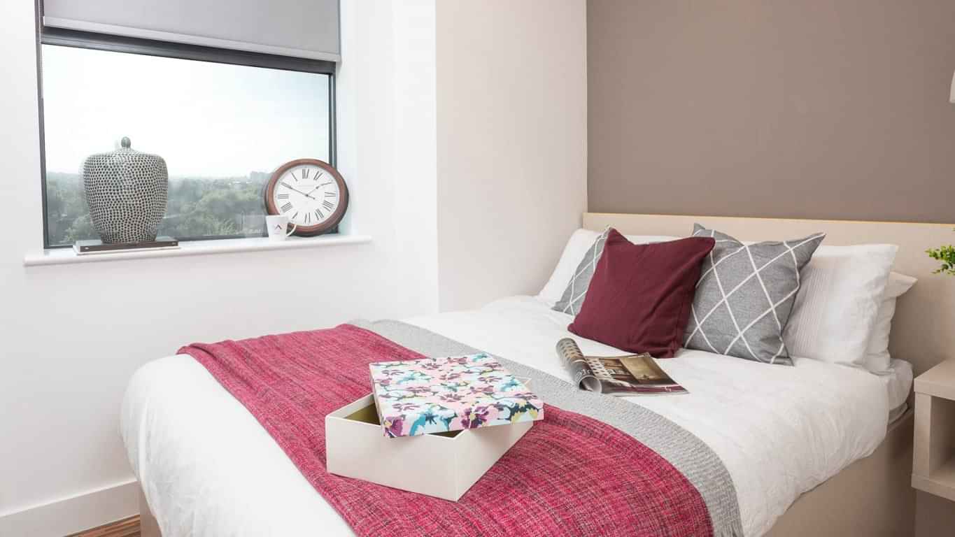 Amenities?w=400&h=260&fit=crop&q=40&auto=format&trim=auto