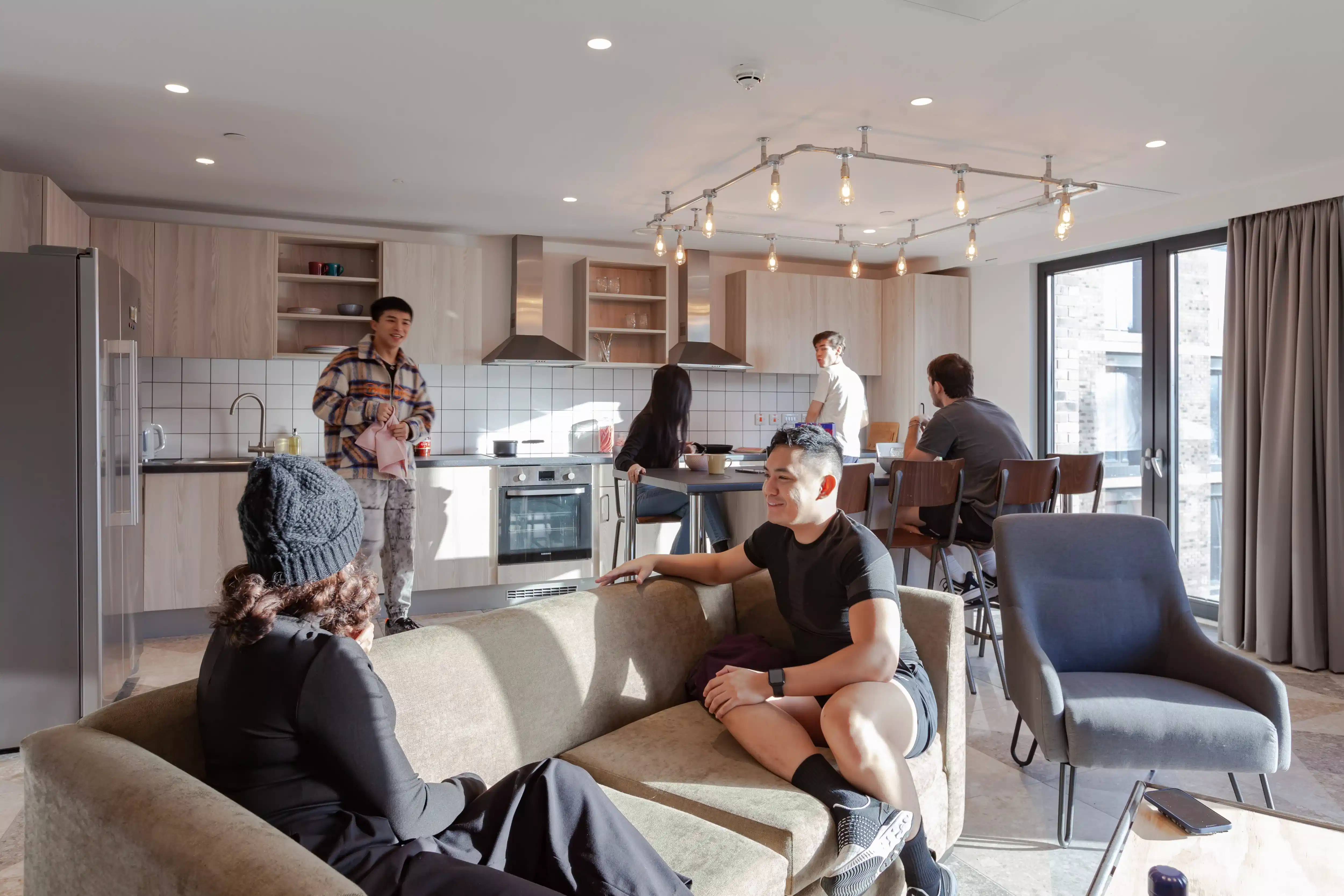 Common Area?w=400&h=260&fit=crop&q=40&auto=format&trim=auto