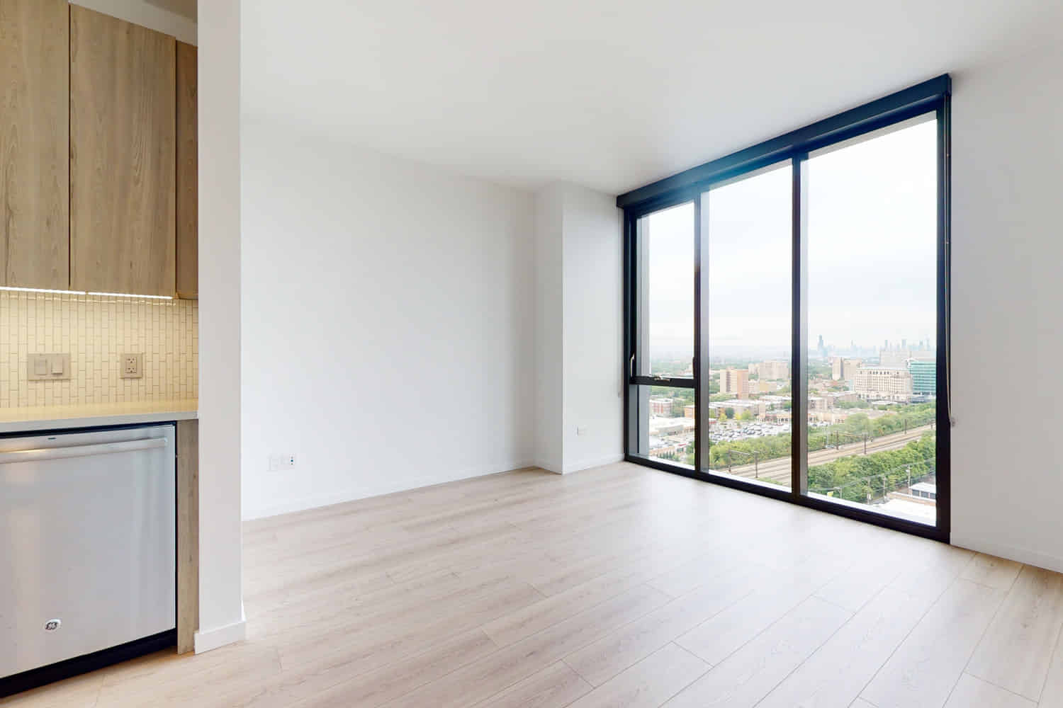 Common Area?w=400&h=260&fit=crop&q=40&auto=format&trim=auto