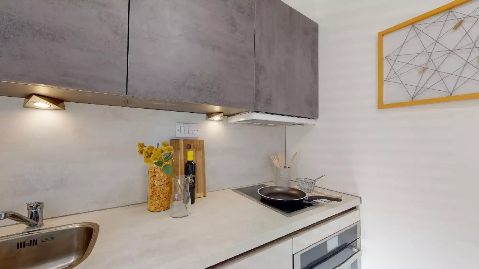 Common Area?w=400&h=260&fit=crop&q=40&auto=format&trim=auto