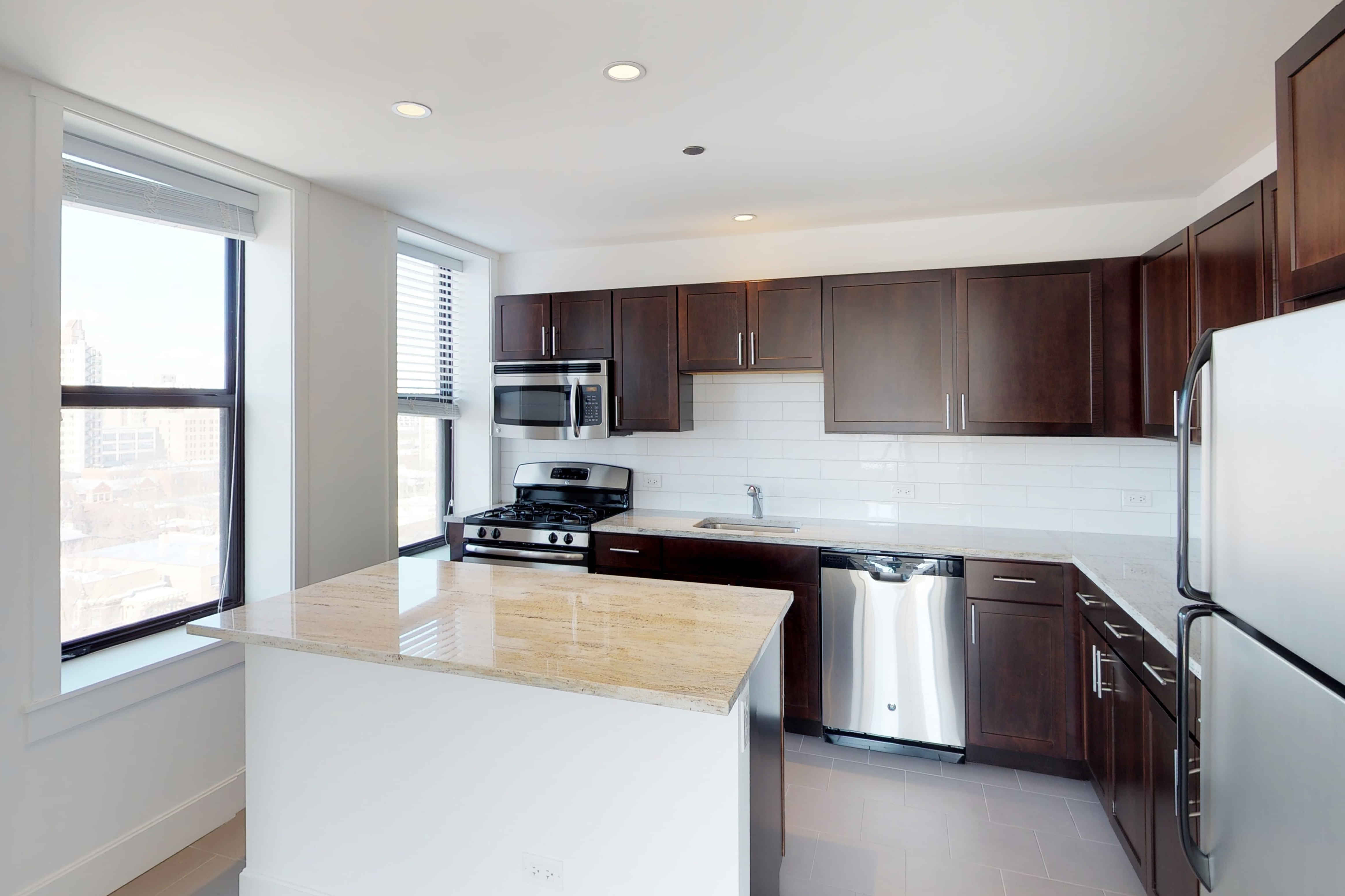 Amenities?w=400&h=260&fit=crop&q=40&auto=format&trim=auto