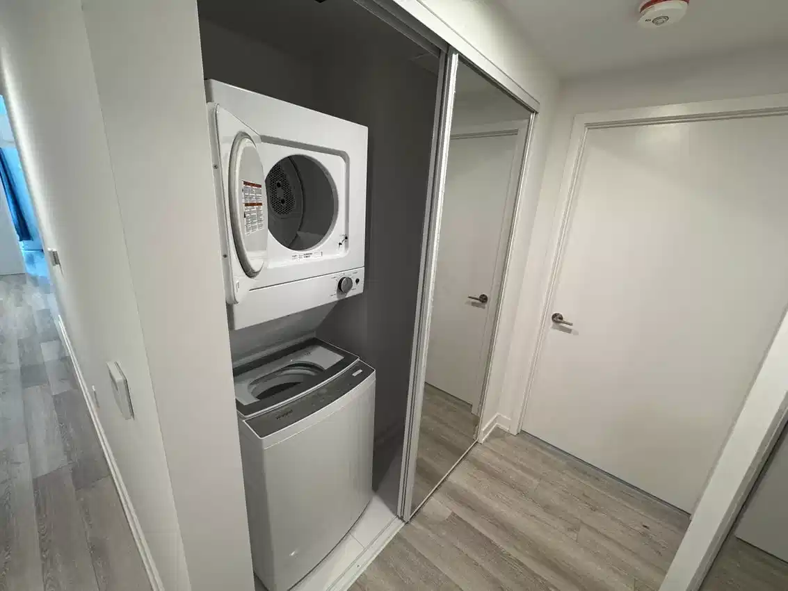 St Patrick St & Dundas St W, Torronto - Toronto, Ontario, Canada - Amenities