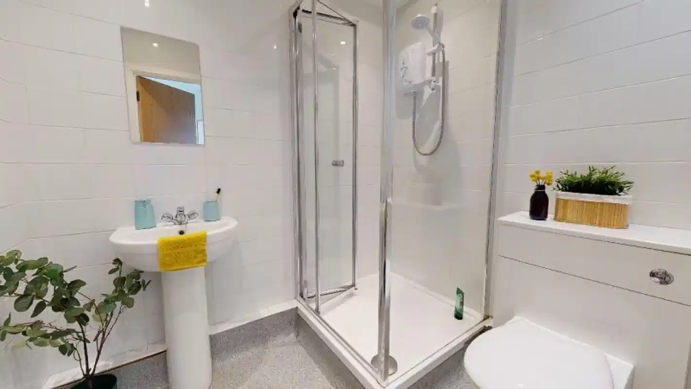 Exterior?w=400&h=260&fit=crop&q=40&auto=format&trim=auto