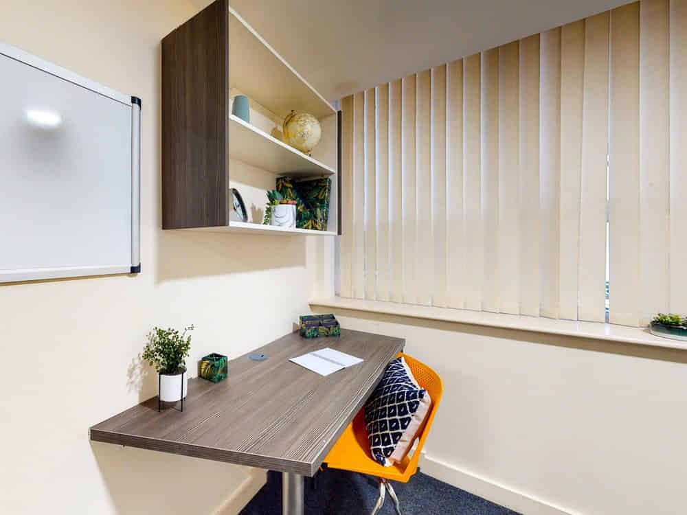 Premier Studio - Bedroom?w=400&h=260&fit=crop&q=40&auto=format&trim=auto