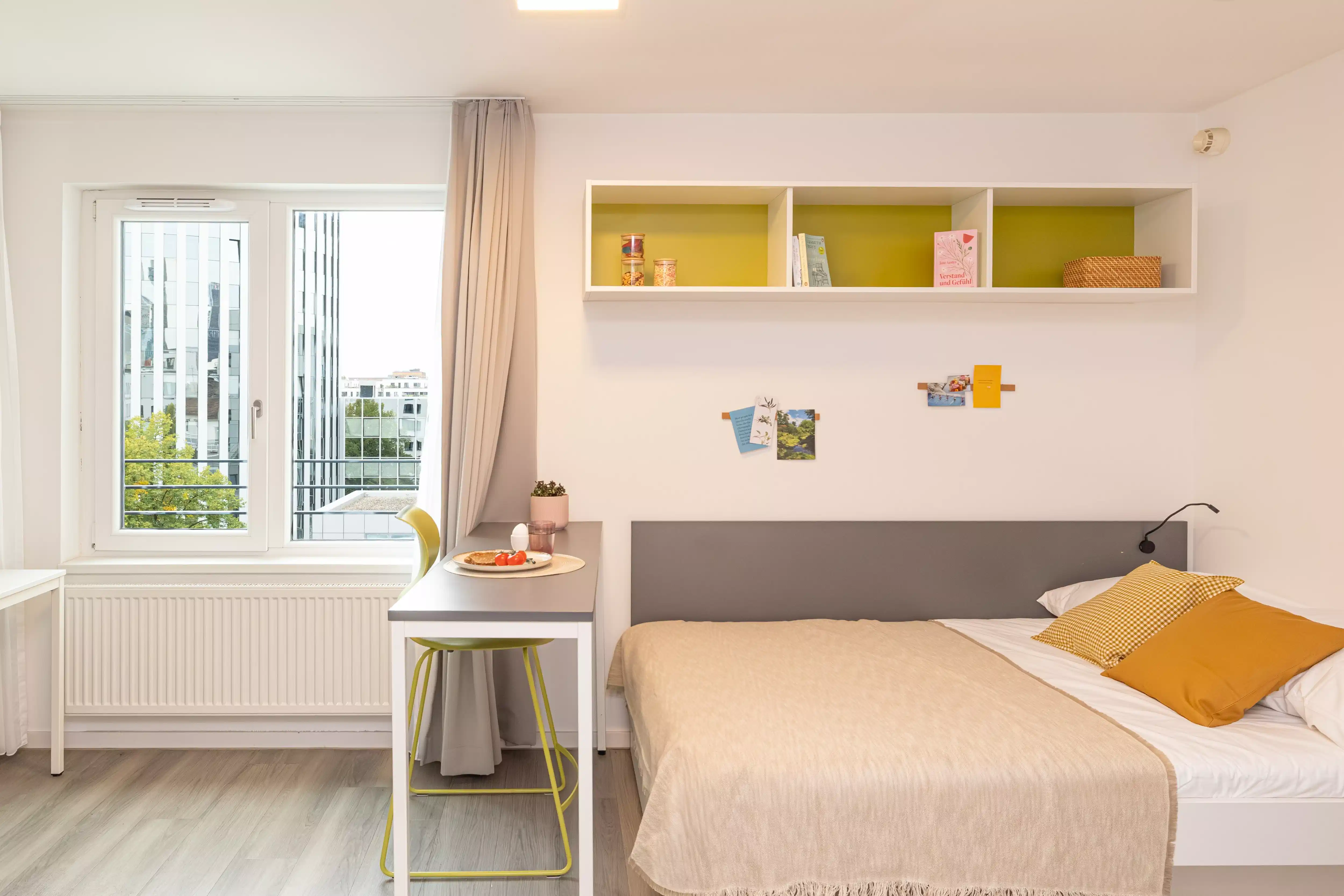Large Silver Studio (29 sqm)