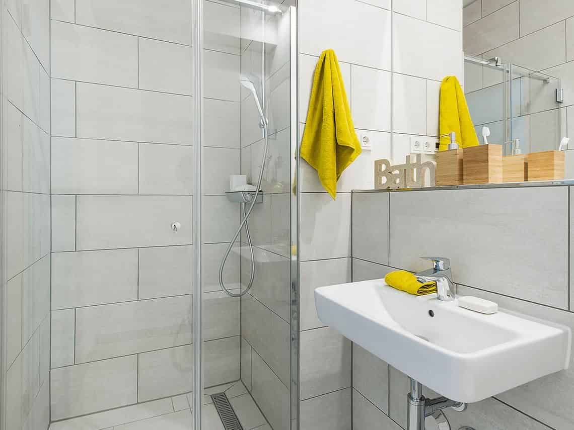 Common Area?w=400&h=260&fit=crop&q=40&auto=format&trim=auto