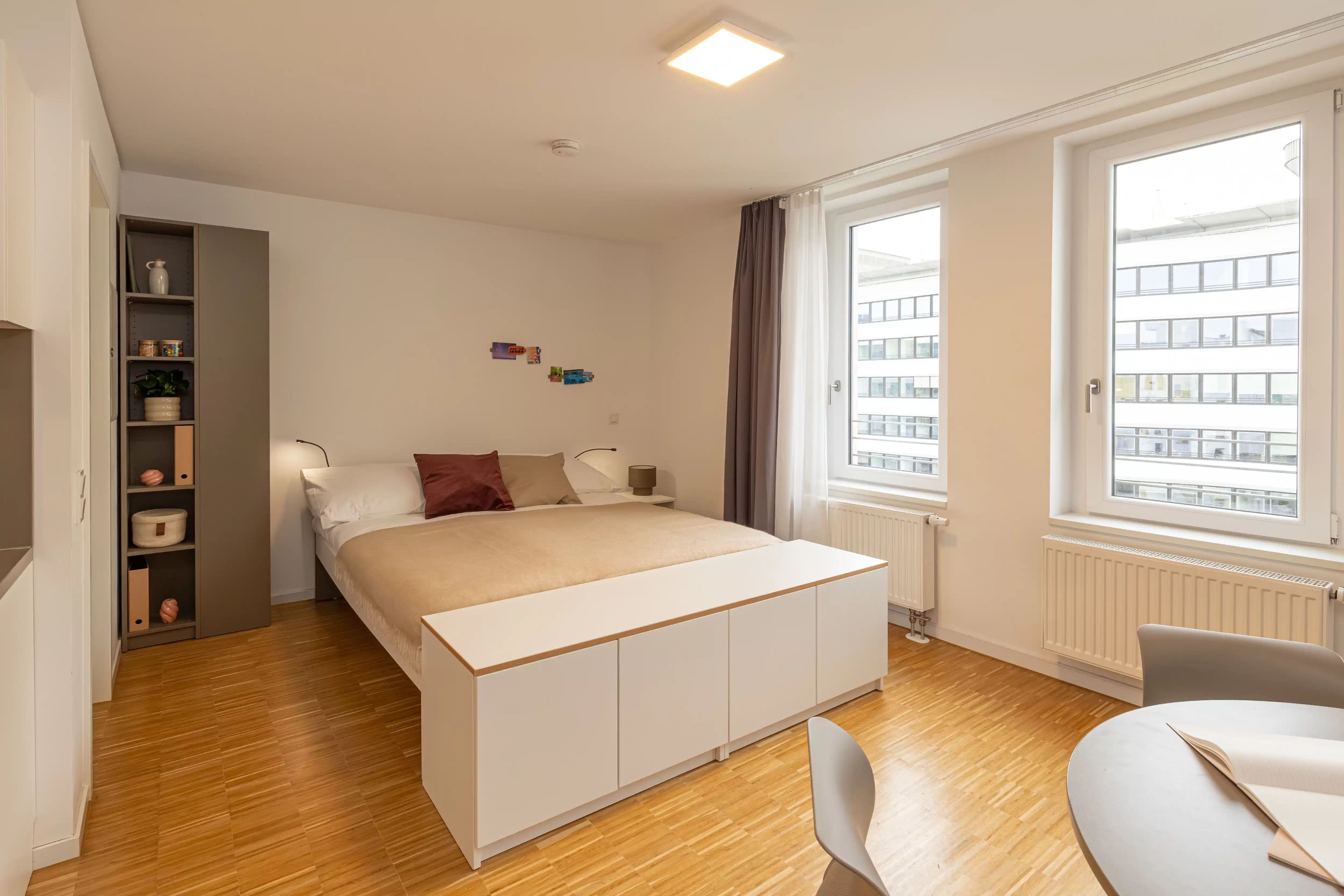 Large Platinum Studio (26 sqm)