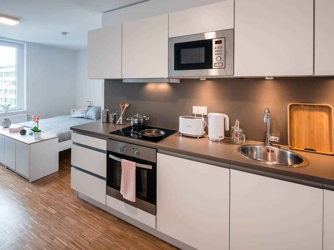 Common Area?w=400&h=260&fit=crop&q=40&auto=format&trim=auto