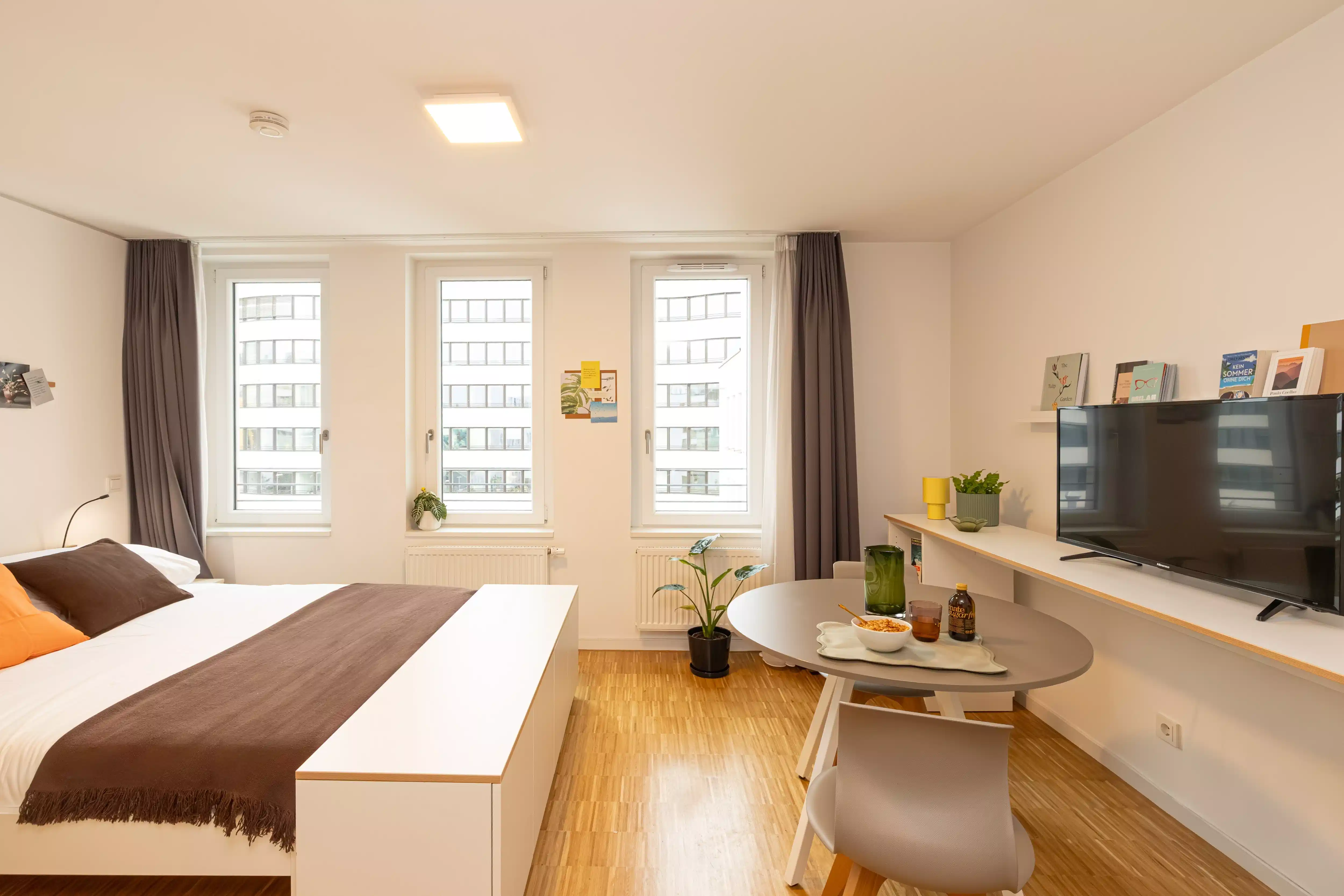 Extra Large Platinum Studio (36 sqm)