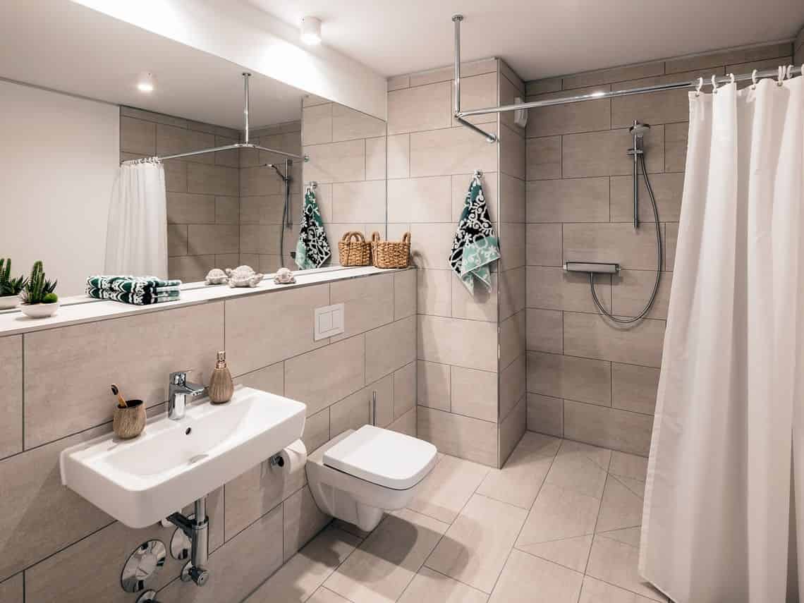 Common Area?w=400&h=260&fit=crop&q=40&auto=format&trim=auto