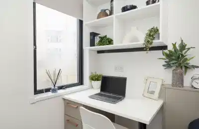 Common Area?w=400&h=260&fit=crop&q=40&auto=format&trim=auto
