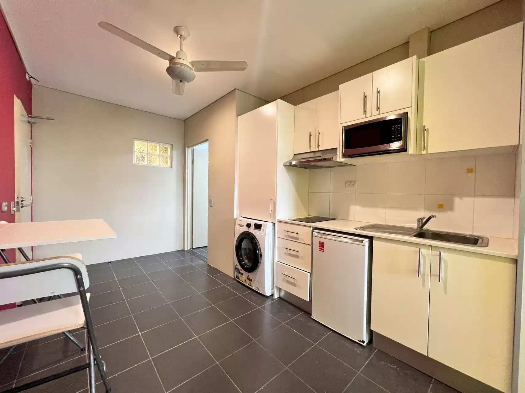 1 Bed 1 Bath - Bathroom?w=400&h=260&fit=crop&q=40&auto=format&trim=auto