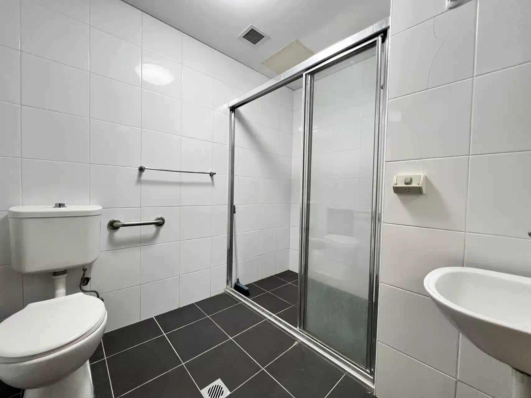 U/ 23-25 Strachan St Kingsford, Sydney - Sydney, New South Wales, Australia - 1 Bed 1 Bath - Bathroom