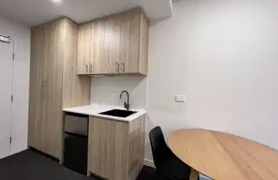 Common Area?w=400&h=260&fit=crop&q=40&auto=format&trim=auto