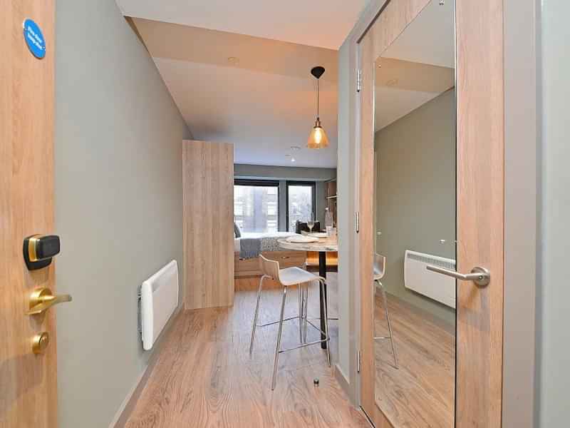 Common Area?w=400&h=260&fit=crop&q=40&auto=format&trim=auto