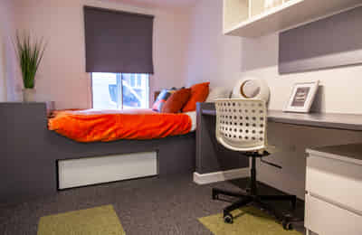 Amenities?w=400&h=260&fit=crop&q=40&auto=format&trim=auto