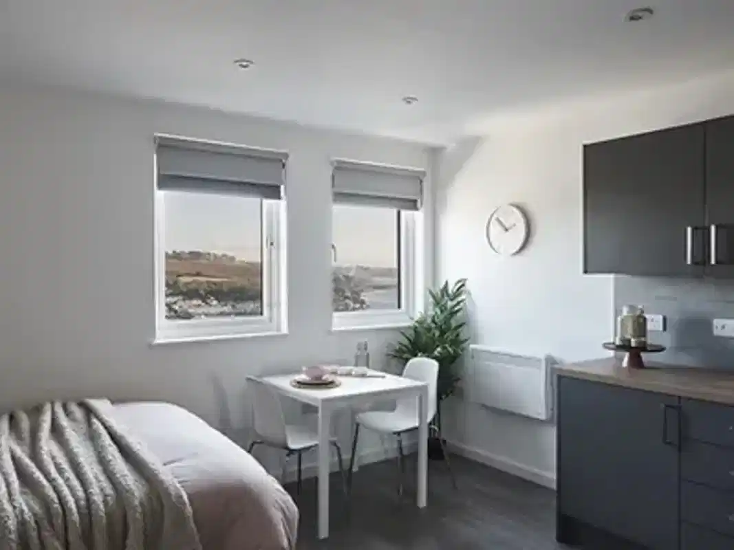 Bedroom?w=400&h=260&fit=crop&q=40&auto=format&trim=auto