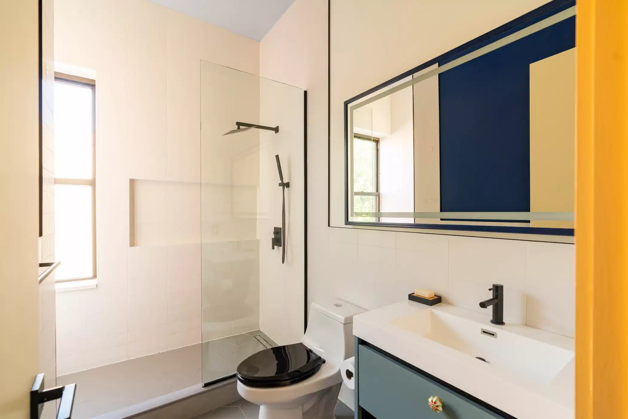 Common Area?w=400&h=260&fit=crop&q=40&auto=format&trim=auto