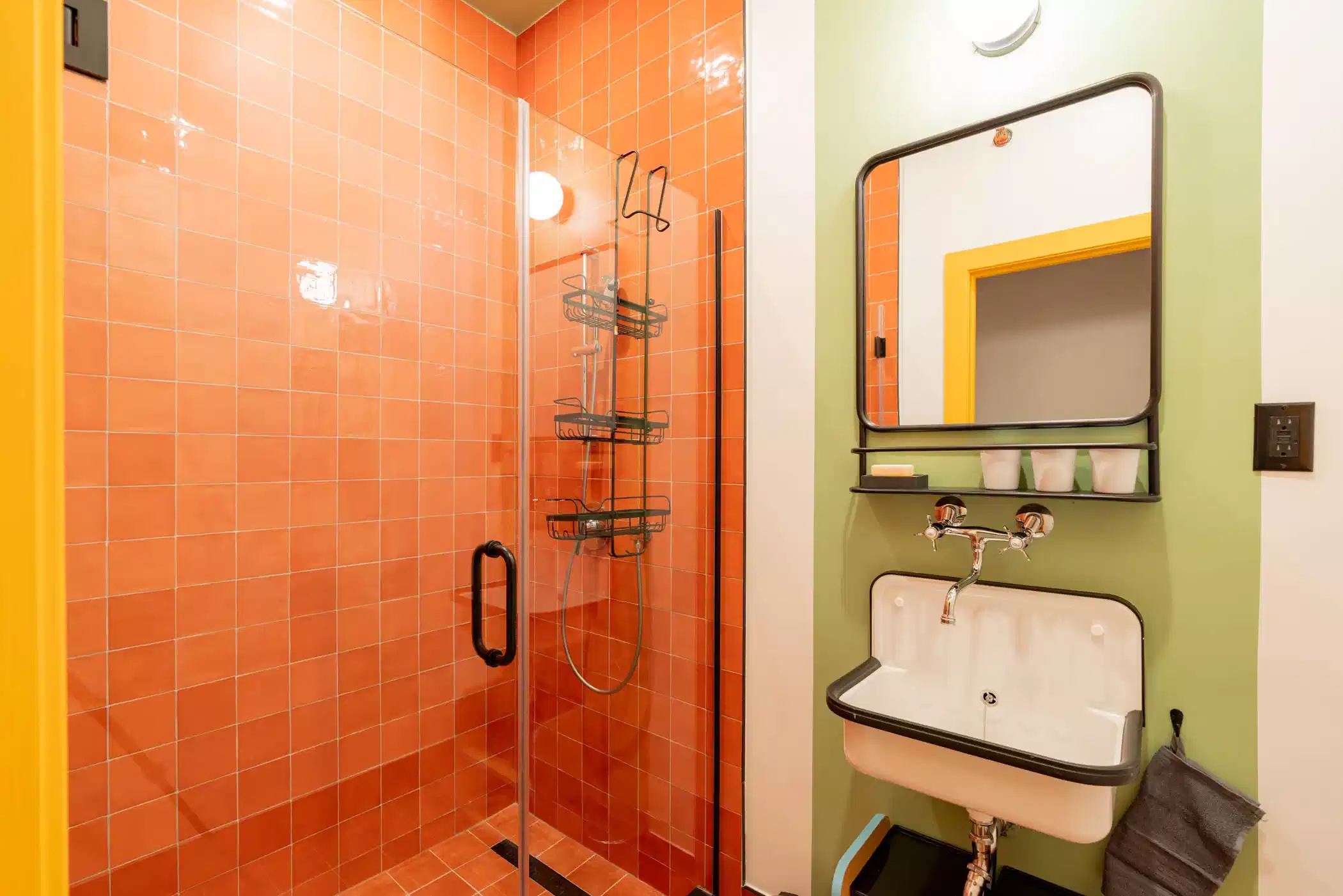 Common Area?w=400&h=260&fit=crop&q=40&auto=format&trim=auto