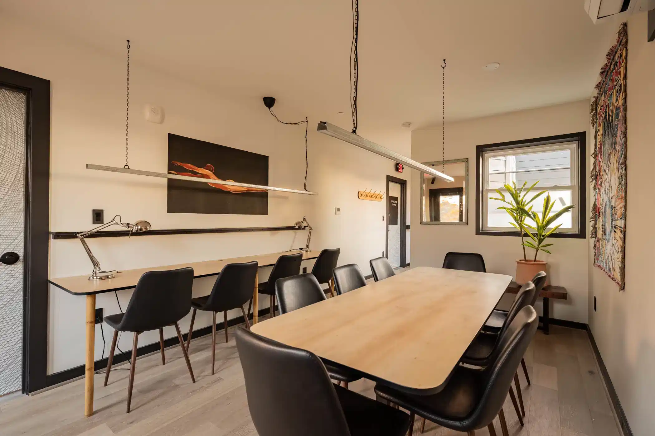 Amenities?w=400&h=260&fit=crop&q=40&auto=format&trim=auto