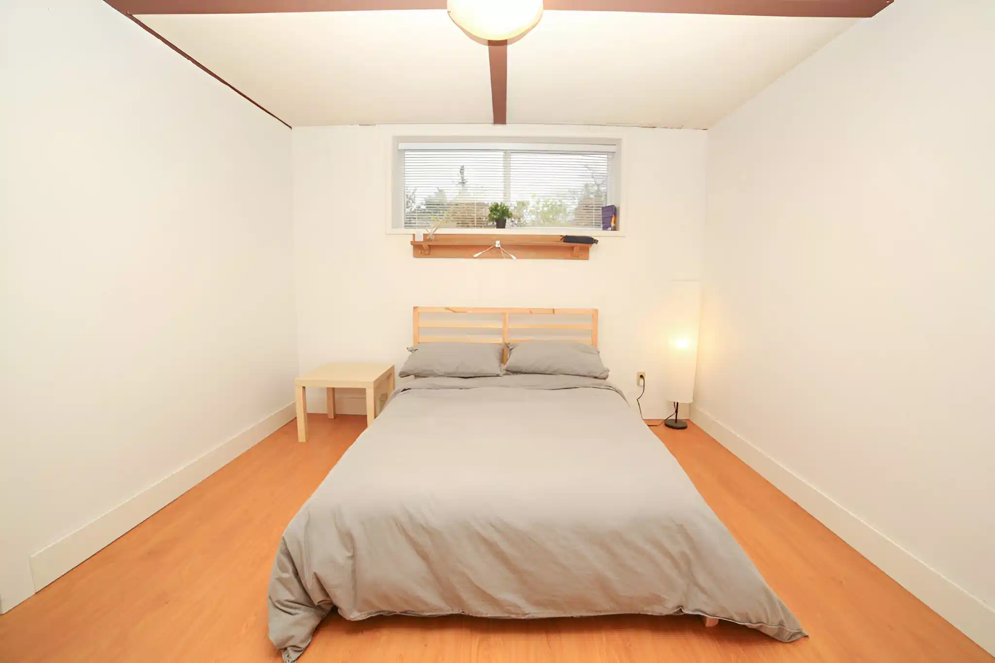 Exterior?w=400&h=260&fit=crop&q=40&auto=format&trim=auto