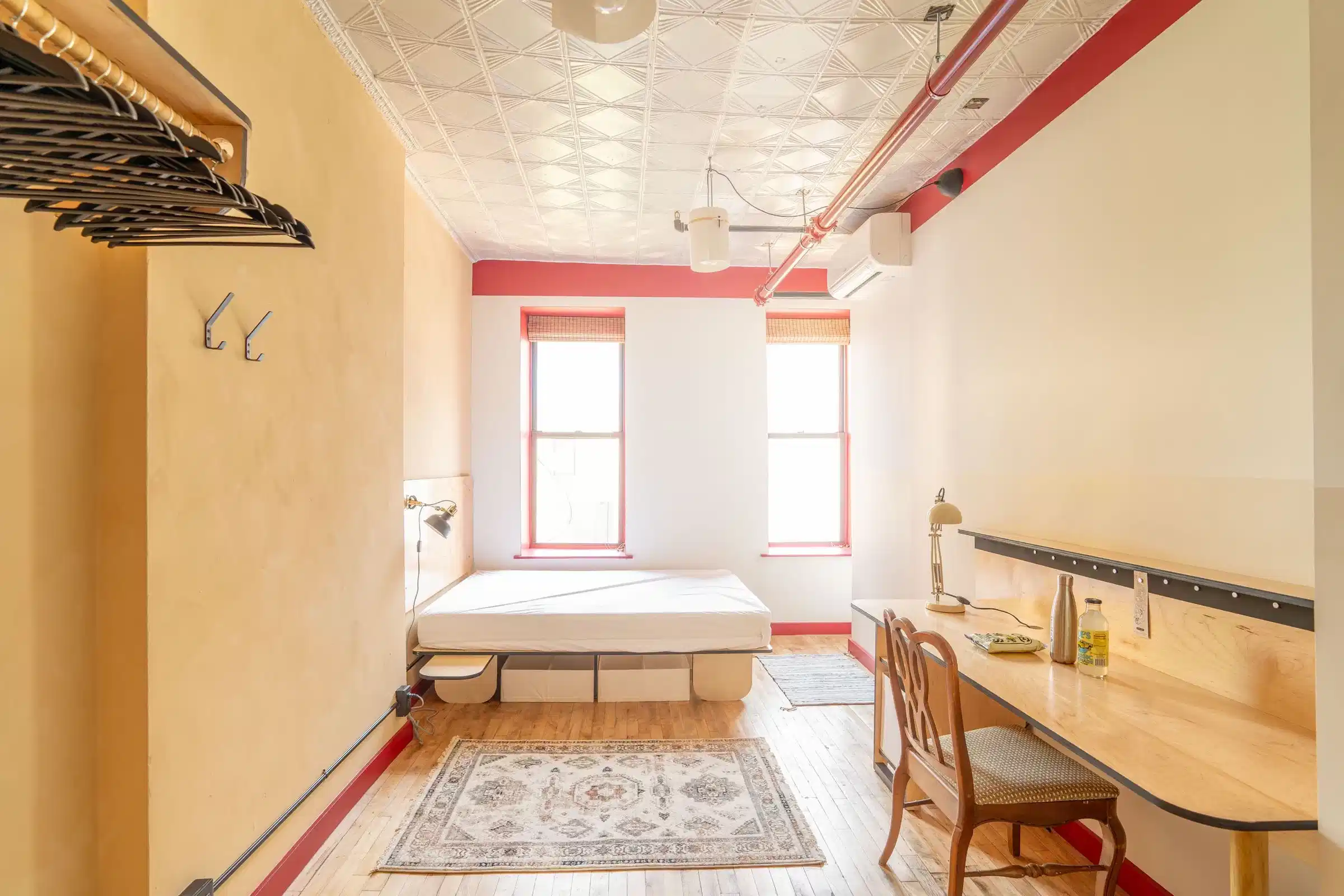 Common Area?w=400&h=260&fit=crop&q=40&auto=format&trim=auto