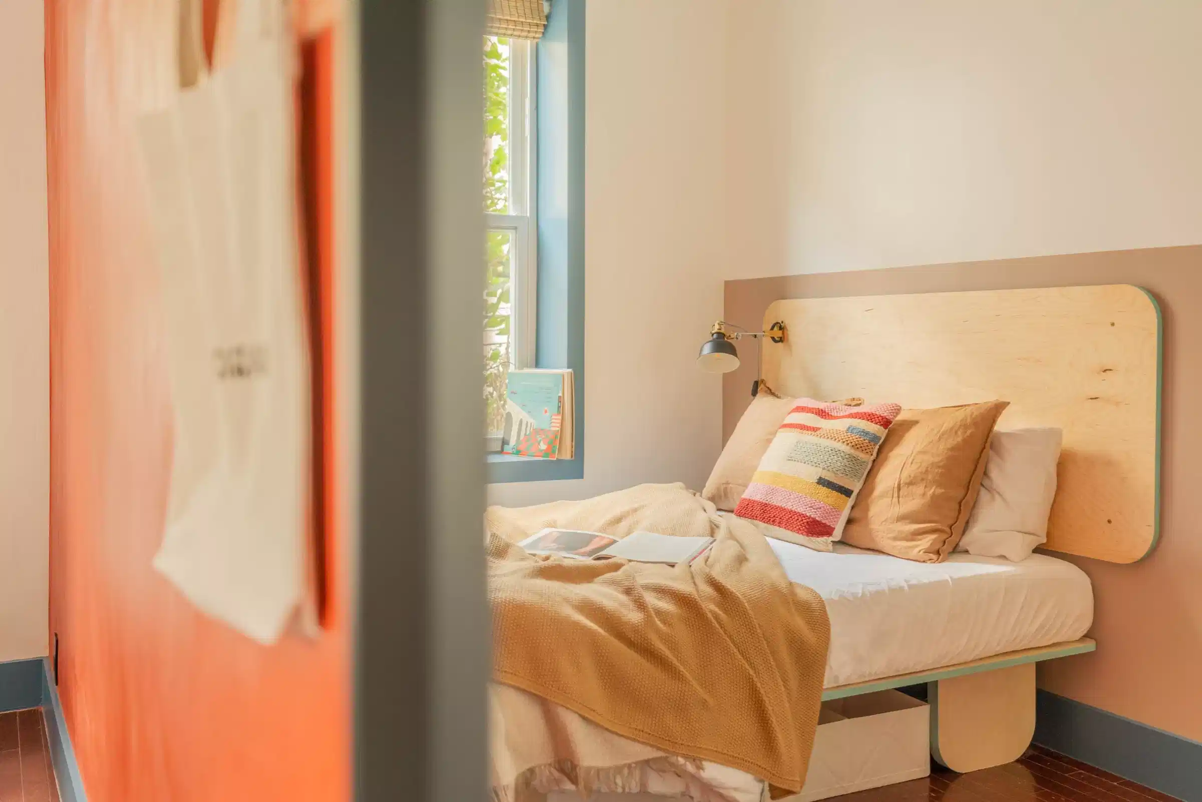 Common Area?w=400&h=260&fit=crop&q=40&auto=format&trim=auto