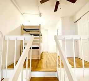 Common Area?w=400&h=260&fit=crop&q=40&auto=format&trim=auto