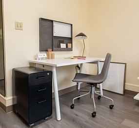 Common Area?w=400&h=260&fit=crop&q=40&auto=format&trim=auto