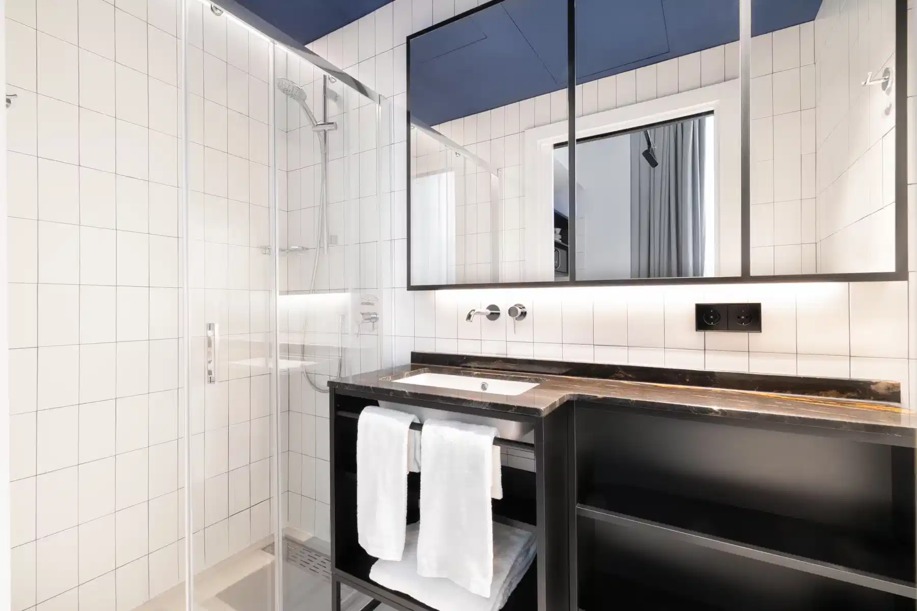 Common Area?w=400&h=260&fit=crop&q=40&auto=format&trim=auto