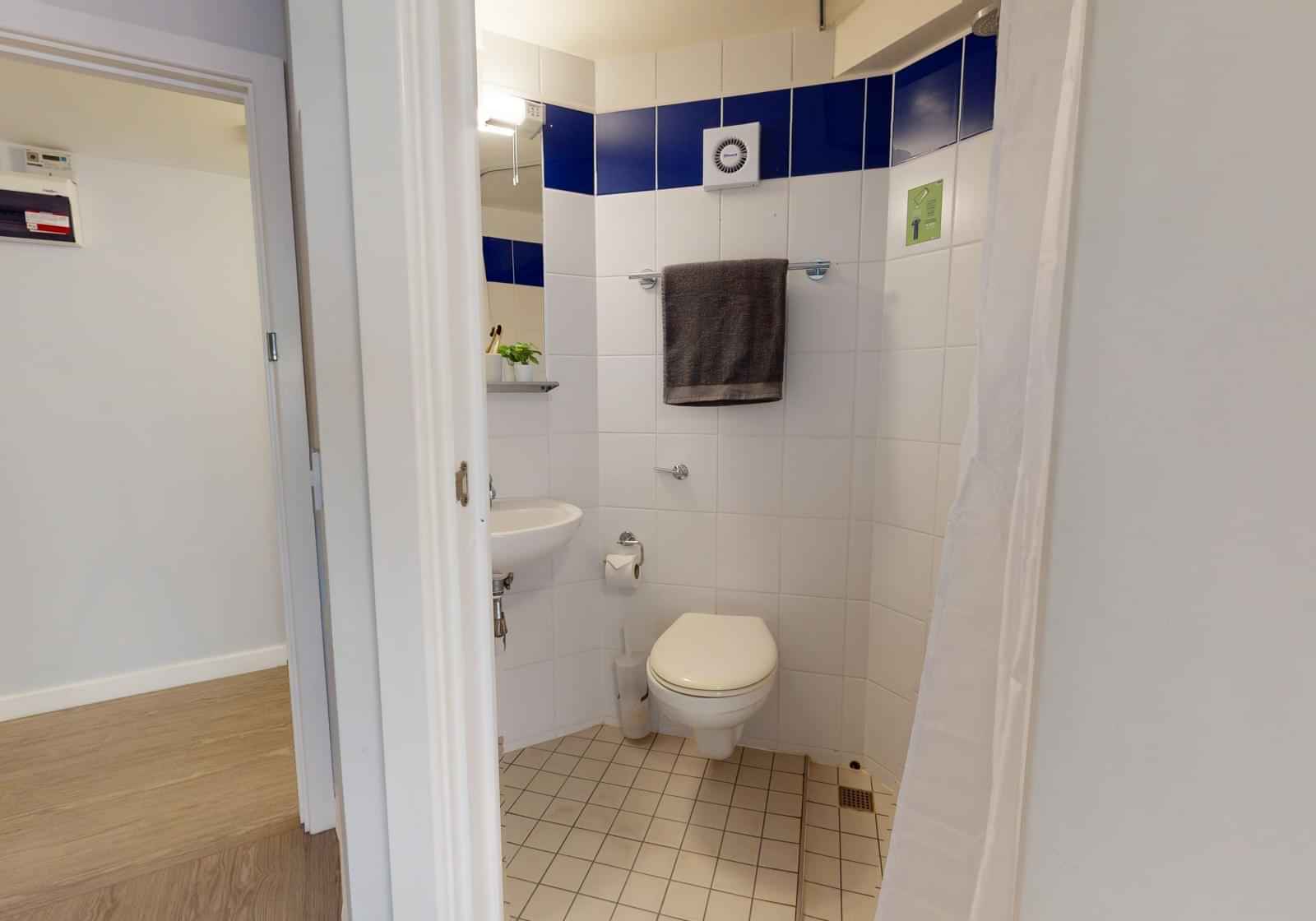 Amenities?w=400&h=260&fit=crop&q=40&auto=format&trim=auto